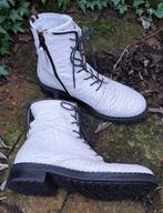 Mjus witte croc print booties, mt 38, Kleding | Dames, Schoenen, Wit, Lage of Enkellaarzen, Ophalen of Verzenden, Zo goed als nieuw