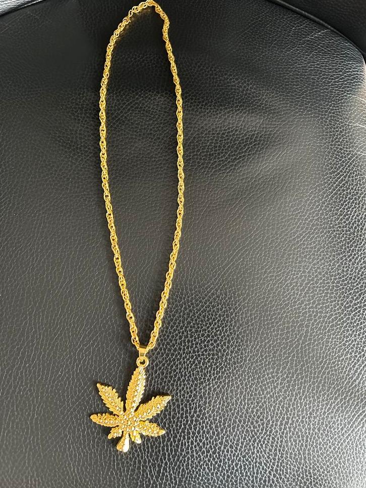 Wiet Ketting Goudkleurig, Kleding | Heren, Carnavalskleding en Feestkleding, Zo goed als nieuw, Accessoires, Carnaval, Overige maten