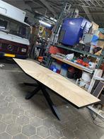 Zeshoek eiken eettafel, Vijf personen of meer, Overige vormen, Eikenhout, Industrieel