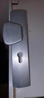 AXA Deurbeslag - Klinkstel, Doe-het-zelf en Verbouw, Hang- en Sluitwerk, Ophalen of Verzenden, Rvs, Klink of Kruk