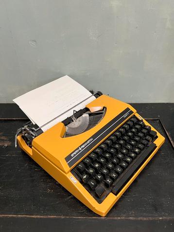 Vintage typemachine Sperry Remmington tenfifty geel  beschikbaar voor biedingen