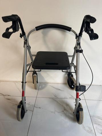 Rollator met zit inklapbaar beschikbaar voor biedingen