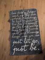 Kleed met tekst te koop 5,00, Huis en Inrichting, Stoffering | Tapijten en Kleden, Ophalen of Verzenden, Gebruikt, Grijs, Rechthoekig