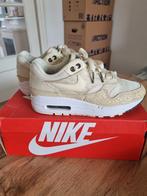 Nike air max 1 35,5 coconut milk/alabaster, Geel, Ophalen of Verzenden, Sneakers of Gympen, Gedragen