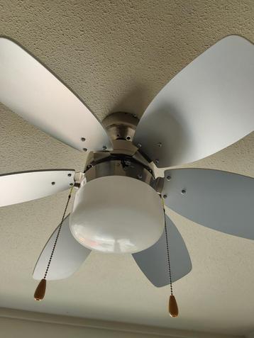 Plafondlamp met ventilator beschikbaar voor biedingen