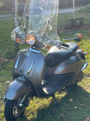 Retro Elektrische Scooter - Holleeder Model beschikbaar voor biedingen