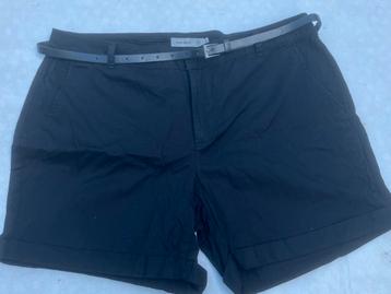 Korte broek, zwart, met riempje beschikbaar voor biedingen