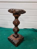 kandelaar bewerkt hout met smeedijzeren spijkers, Huis en Inrichting, Woonaccessoires | Kandelaars en Kaarsen, Ophalen of Verzenden