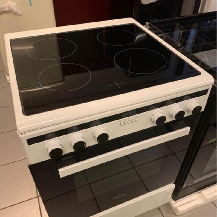 Compleet Inductie fornuis 4 kookzone's- oven 65Ltr, Witgoed en Apparatuur, Fornuizen, Nieuw, Vrijstaand, Inductie, 4 kookzones