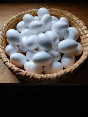 Styropor eieren 4,5 en 3 cm doorsnee