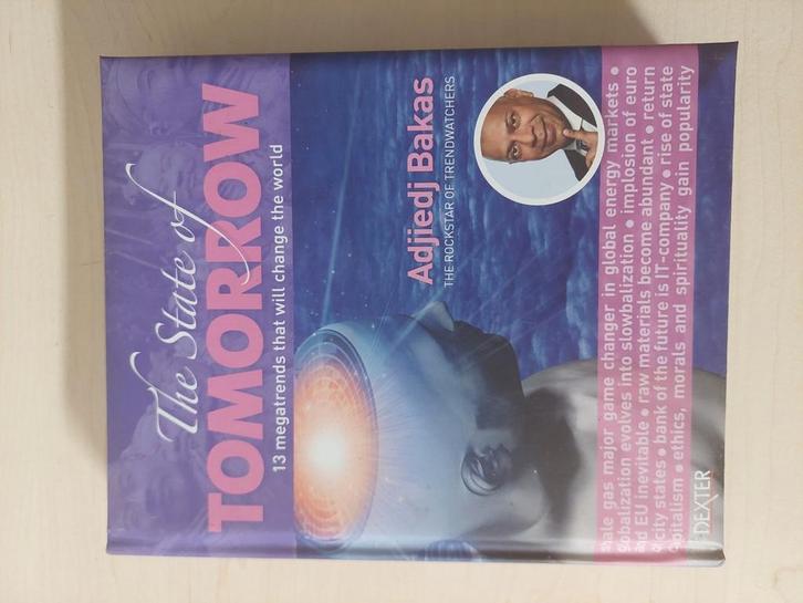 Adjiedj Bakas - The state of tomorrow, Boeken, Overige Boeken, Zo goed als nieuw, Ophalen of Verzenden