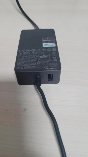 Microsoft Surface 1625 adapter beschikbaar voor biedingen