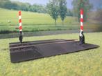 handbediende AHOB spoorweg-overgang/ overweg met halve bomen, Hobby en Vrije tijd, Modeltreinen | H0, Gelijkstroom of Wisselstroom