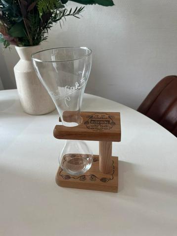 Kwak glas bier  beschikbaar voor biedingen