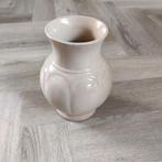 Crème Perzik Kleurige Vaas - Koninklijke Plateelbakkerij, Antiek en Kunst, Antiek | Keramiek en Aardewerk, Ophalen of Verzenden
