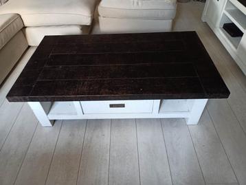 salontafel met handige lade en opbergvakken beschikbaar voor biedingen