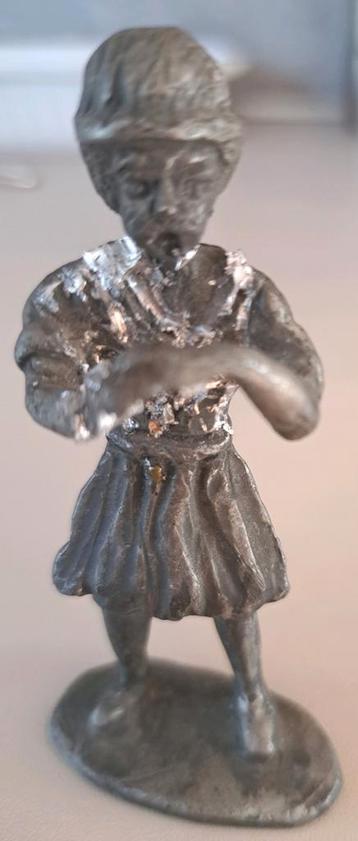 Antiek Tinnen Figuur Meisje beschikbaar voor biedingen