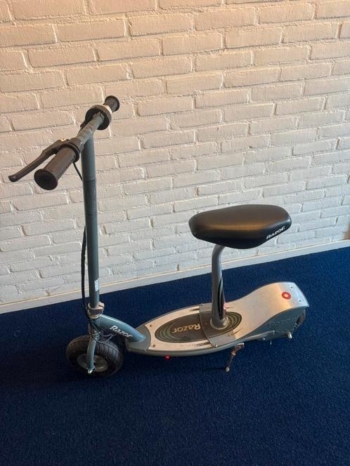 Razor Elektrische Step E100, Fietsen en Brommers, Steps, Zo goed als nieuw, Elektrische step (E-scooter), Ophalen