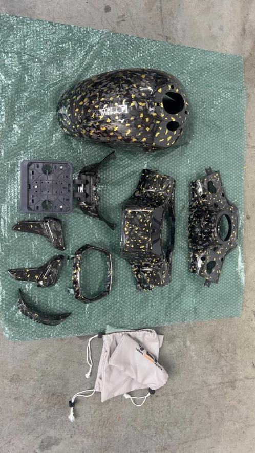 Vespa sprint /primavera  carbon parts, Fietsen en Brommers, Scooters | Vespa, Nieuw, Overige modellen, Ophalen