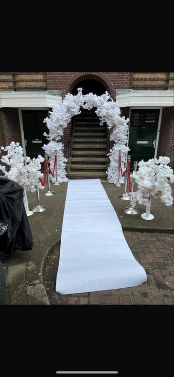 Witte bloemenboog Decoratie 2 sets beschikbaar voor biedingen
