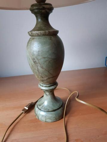 Schemerlamp met gemarmerde stenen voet beschikbaar voor biedingen