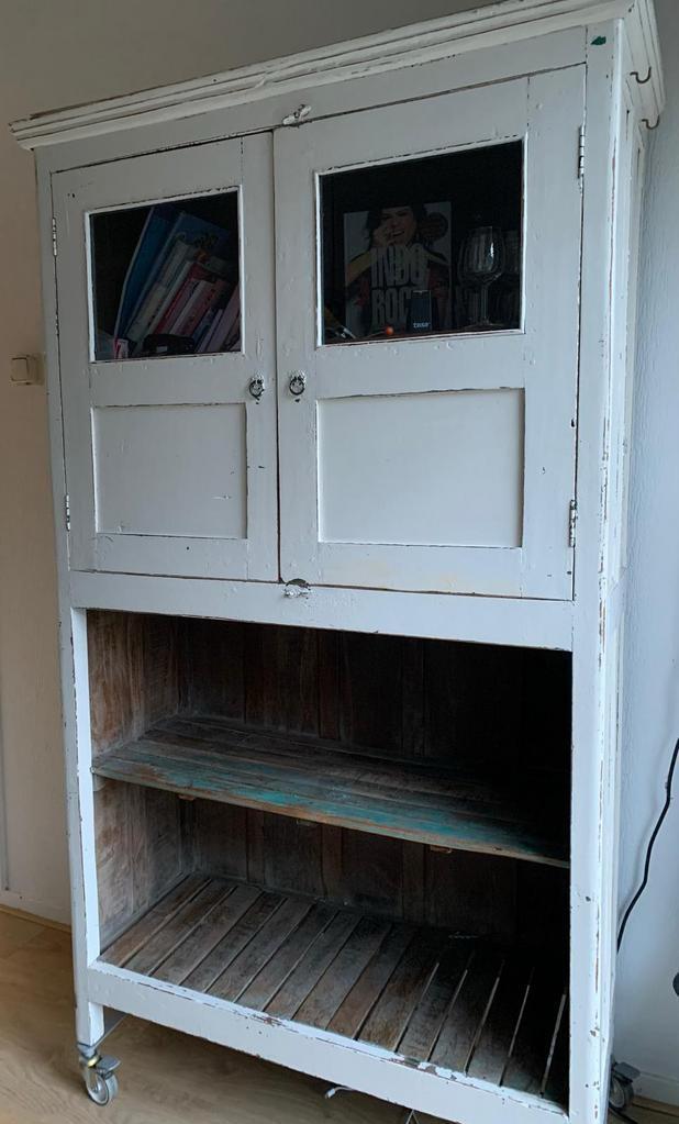 Moet weg! Landelijke-Antieke Buffet/vitrine kast, Huis en Inrichting, Kasten | Buffetkasten, Zo goed als nieuw, 150 tot 200 cm