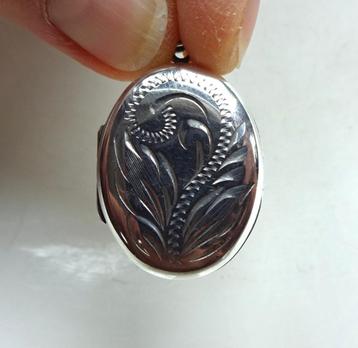 Vintage zilveren medaillon: gegraveerd decor. Birm. 1991 beschikbaar voor biedingen