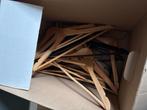 Gratis kledinghangers, Kleding | Dames, Ophalen, Zo goed als nieuw, Hout, Volwassenen
