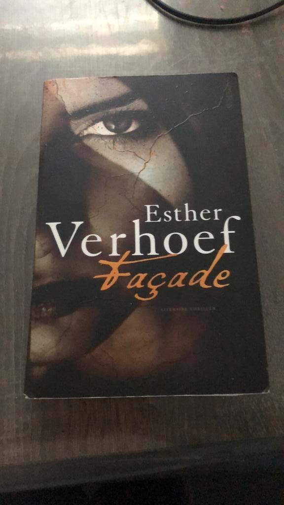 Esther Verhoef - Façade, Boeken, Thrillers, Zo goed als nieuw, Ophalen of Verzenden