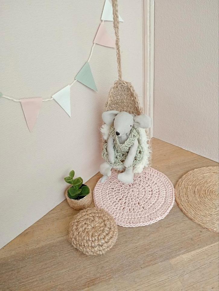 Hangstoel vloerkleedje poef muizenhuis, Verzamelen, Poppenhuizen en Toebehoren, Nieuw, Poppenhuis, Ophalen of Verzenden