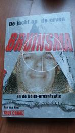 De jacht op de erven Bruinsma, Boeken, Ophalen of Verzenden, Gelezen, Bas van Hout, Nederland