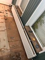 Radiator R22 met thermostaat, Doe-het-zelf en Verbouw, Verwarming en Radiatoren, Ophalen, Zo goed als nieuw, 800 watt of meer