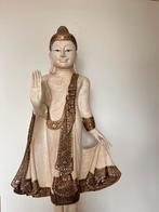 Staande Boeddha met verguld houtsnijwerk en spiegelinleg, Antiek en Kunst, Ophalen