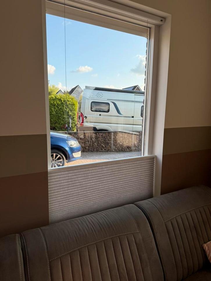 Elektrisch bedienbaar Luxaflex duette top down / bottom up, Huis en Inrichting, Stoffering | Gordijnen en Lamellen, Zo goed als nieuw