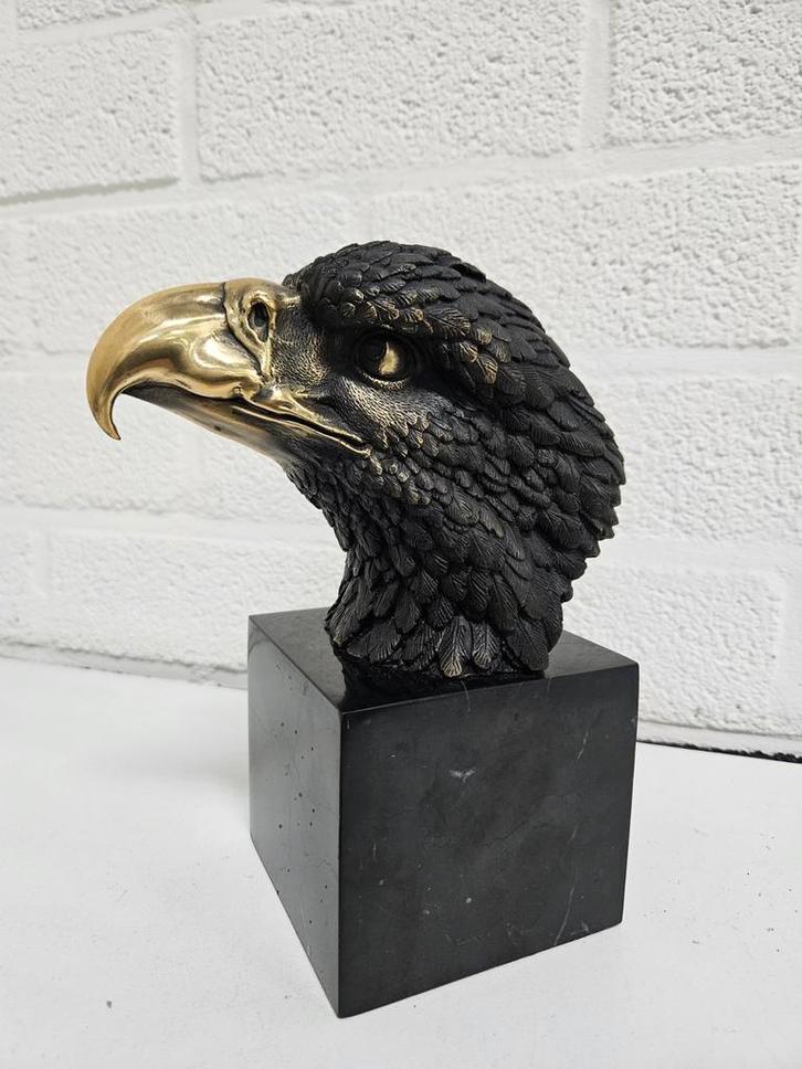 BRONZEN ADELAARSKOP OP NATUURSTEEN, Verzamelen, Beelden en Beeldjes, Nieuw, Ophalen of Verzenden