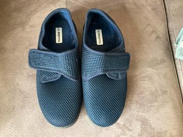 Sloffen met klittenband - Maat 42 beschikbaar voor biedingen