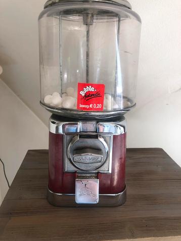 Candy machine .. werkt op 0,20 €  met sleutel