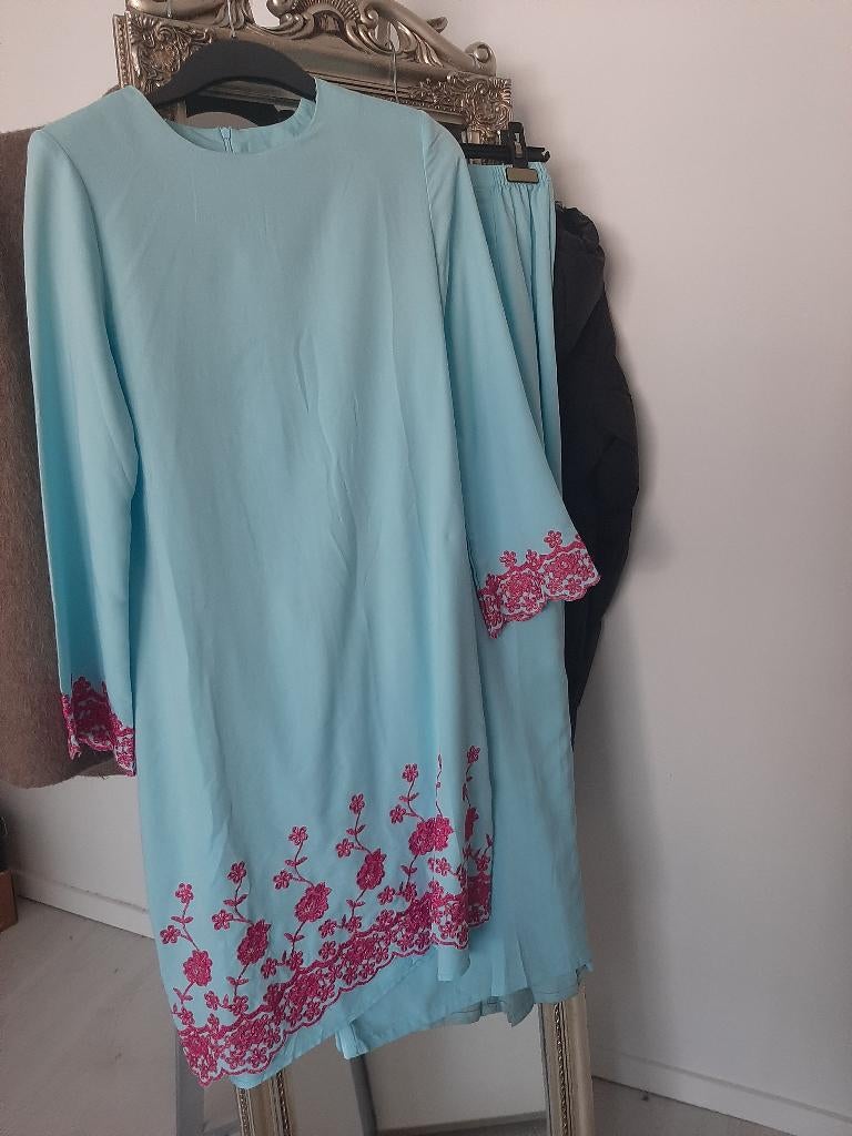 Turquoise blauwe set van rok en tuniek / blouse maat XS, Zo goed als nieuw, Maat 34 (XS) of kleiner, Onder de knie, Verzenden