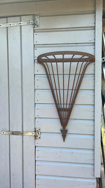 Plantenhanger/ruif beschikbaar voor biedingen