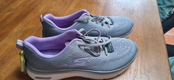Skechers 41 beschikbaar voor biedingen