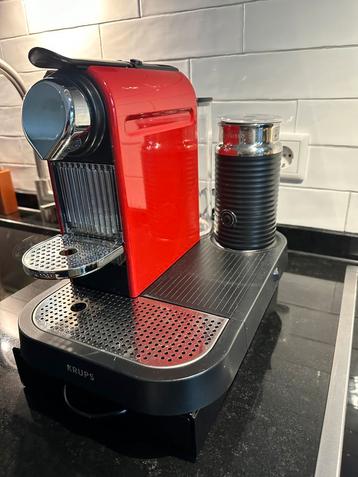 Nespresso Citiz koffieautomaat rood incl. accesoires beschikbaar voor biedingen