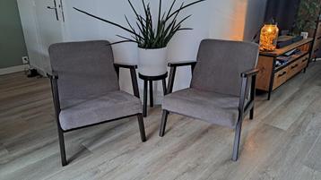 Te koop: 2 vintage fauteuils – antraciet stof & donker eiken beschikbaar voor biedingen