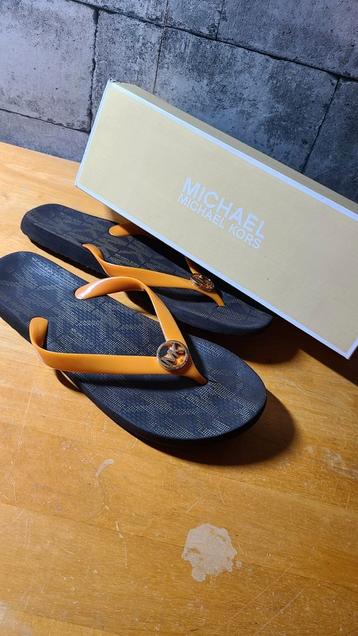 Teenslippers  Michael Kors beschikbaar voor biedingen