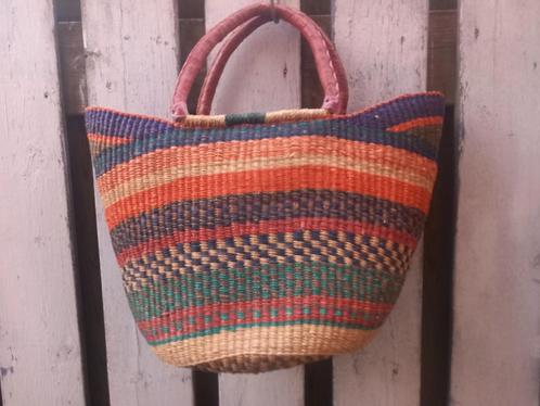 Ghana Bolgatanga#uniek# handgeweven#tulpmand#lederen handvat, Huis en Inrichting, Woonaccessoires | Schalen en Manden, Nieuw, Rond