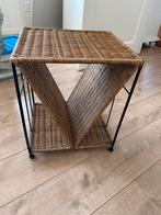 Rotan tafeltje, lektuur bak, Huis en Inrichting, Woonaccessoires | Krantenbakken en Lectuurbakken, Ophalen
