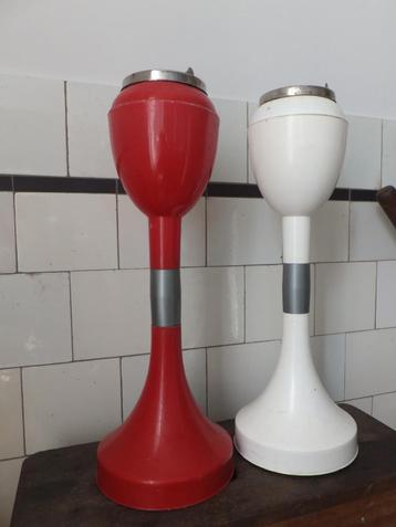 vintage staande asbak, rood space age made italy hoog model  beschikbaar voor biedingen