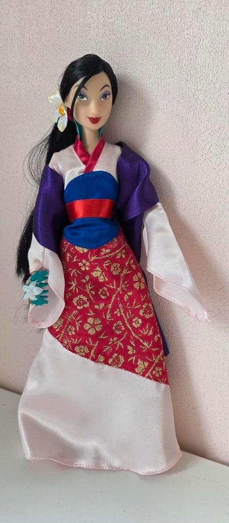 Disney Store Mulan singing doll, Verzamelen, Disney, Zo goed als nieuw, Ophalen of Verzenden
