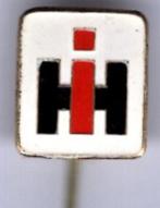 IH International Harvester koper tractoren speldje ( D_154 ), Verzamelen, Speldjes, Pins en Buttons, Verzenden, Zo goed als nieuw
