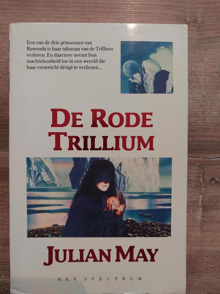 De Rode Trillium - Julian May, Boeken, Fantasy, Gelezen, Ophalen of Verzenden