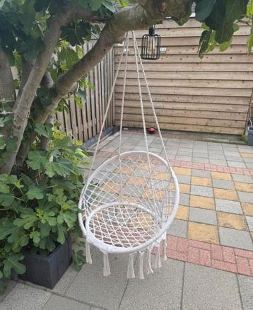 Hangstoel beschikbaar voor biedingen